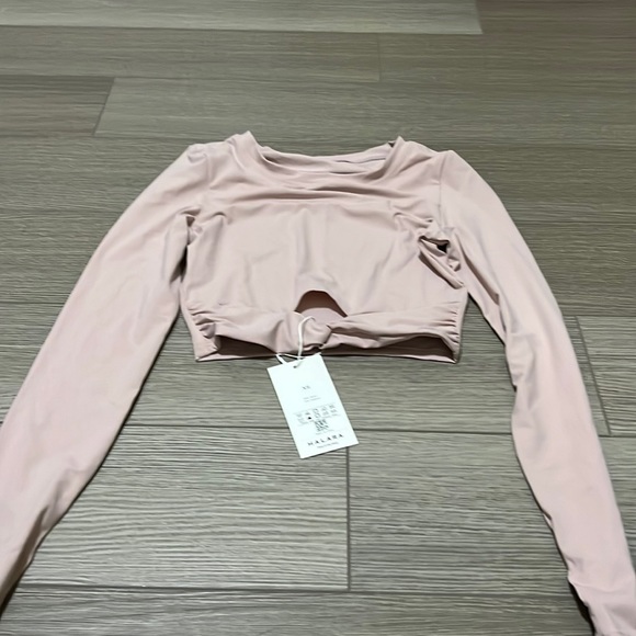 HALARA Tops - HALARA blush crop top